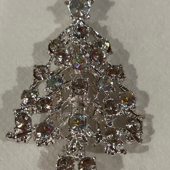 CHRISTMAS TREE BROACH..SILVER TONE..AURORA BOREA RHINESTONES - Picture 1 of 3